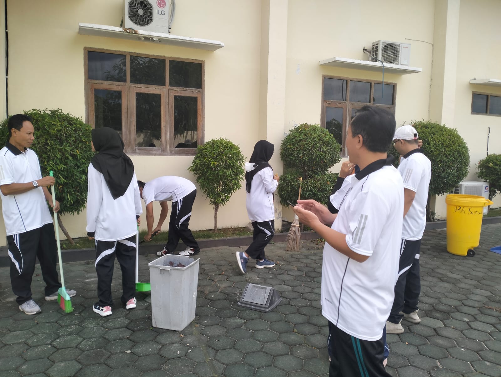 726 1223 kerja bakti 4